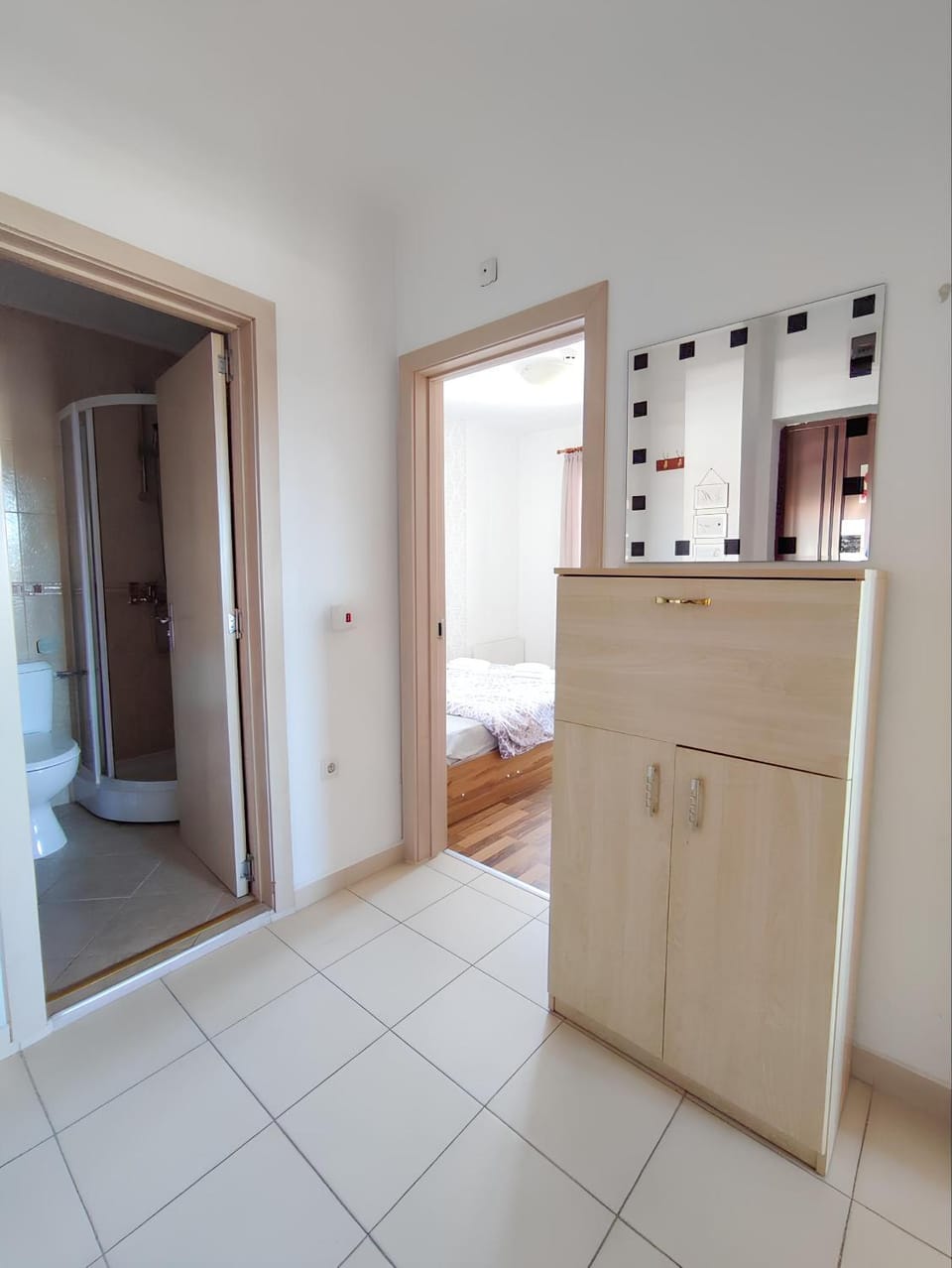 Photo of the whole room, wardrobe