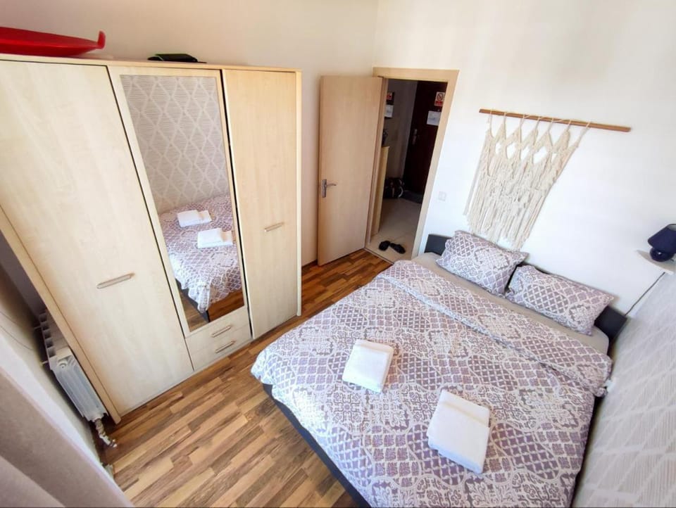 Bed, Bedroom, towels, wardrobe