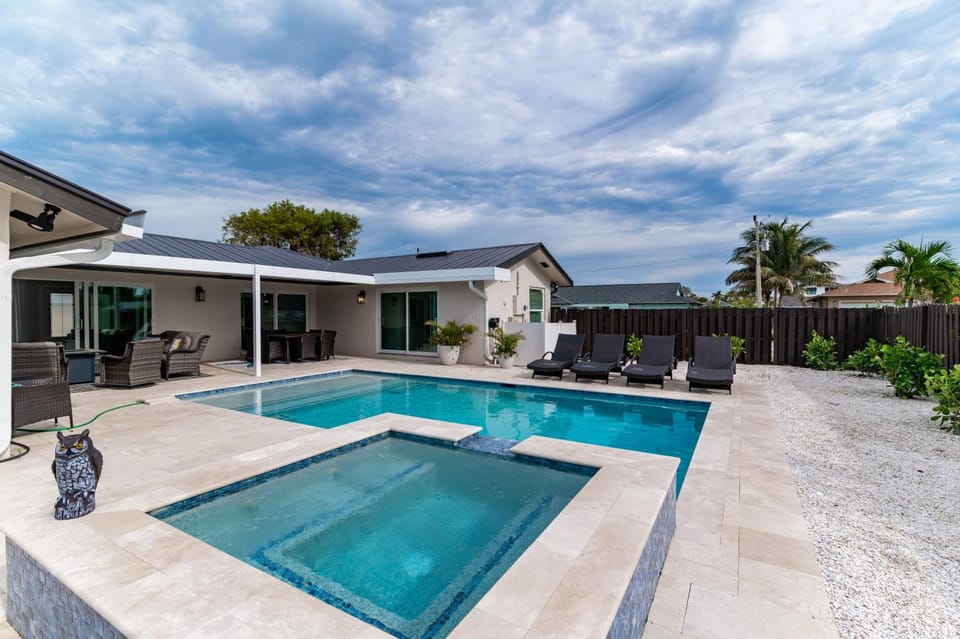 Stunning 4 Bed I Heated Pool/Hot Tub House in Marco Island