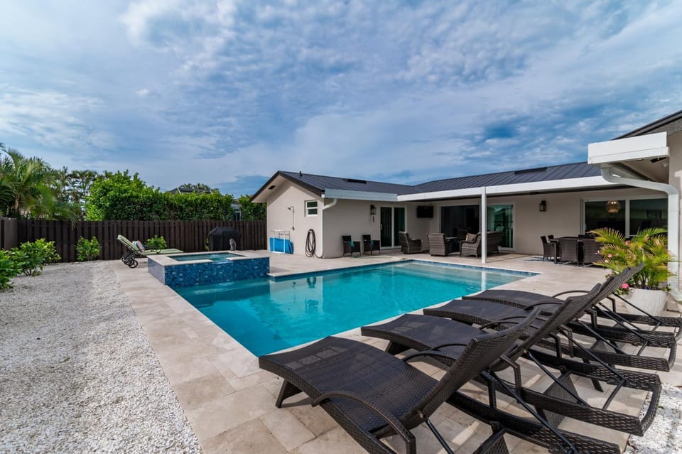 Stunning 4 Bed I Heated Pool/Hot Tub House in Marco Island