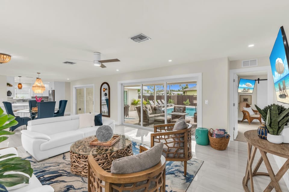 Stunning 4 Bed I Heated Pool/Hot Tub House in Marco Island