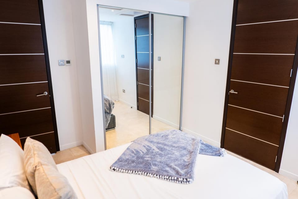 Bed, Photo of the whole room, Bedroom, towels, wardrobe