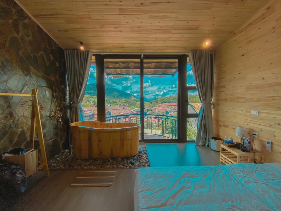 Bed, Natural landscape, Hot Tub, Photo of the whole room, Bedroom