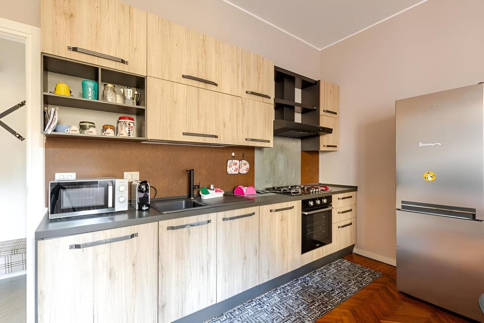 Coffee/tea facilities, Kitchen or kitchenette, oven, stove