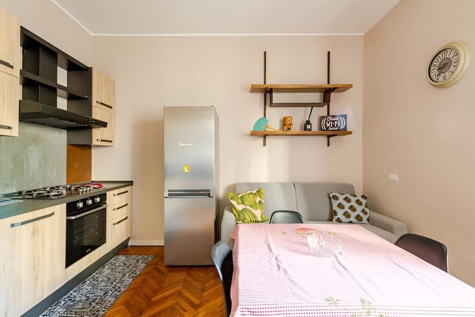 Kitchen or kitchenette, Living room, Dining area, oven