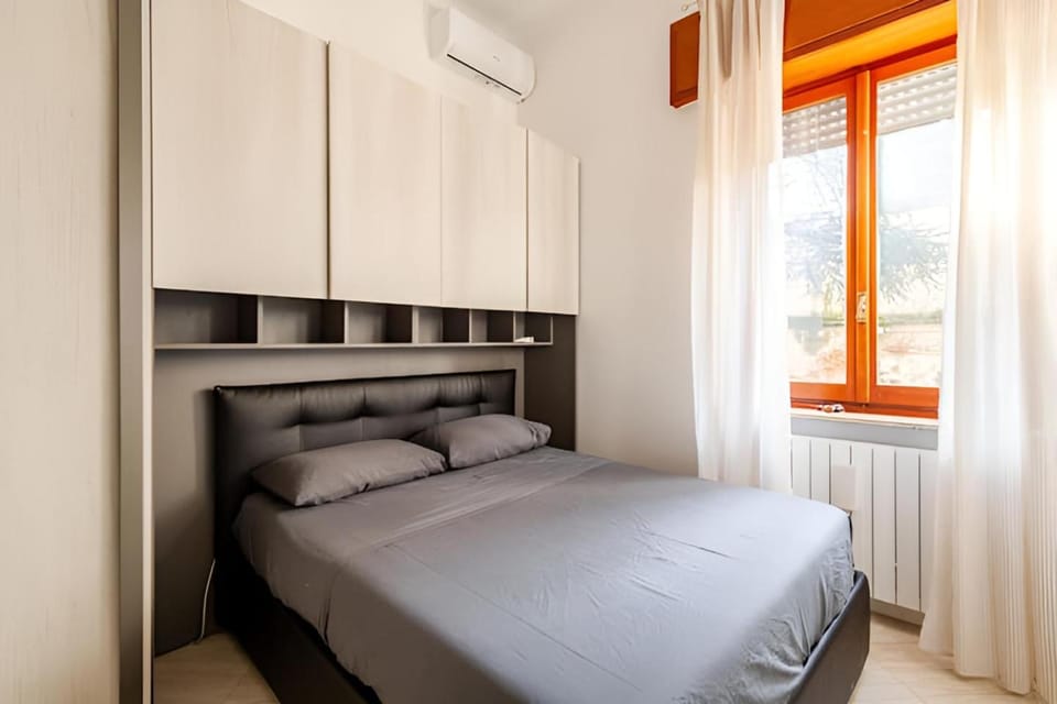 Bed, Photo of the whole room, Bedroom, wardrobe, air conditioner