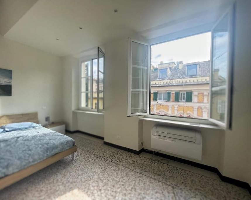 Appartamento C moderno soleggiato vista cattedrale Apartment in Genoa
