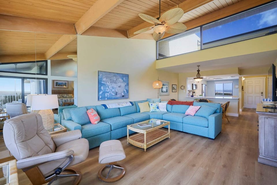 Loggerhead 523 - Beachfront Residence at Loggerhead Cay with Vaulted Ceilings Apartment in Sanibel Island