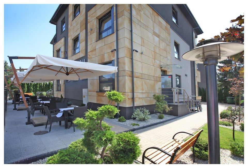Property building, Day, Summer, Garden, Garden view, Area and facilities