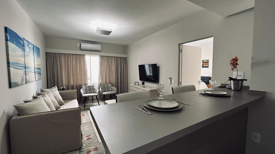 TV and multimedia, Living room, Seating area, Dining area, air conditioner