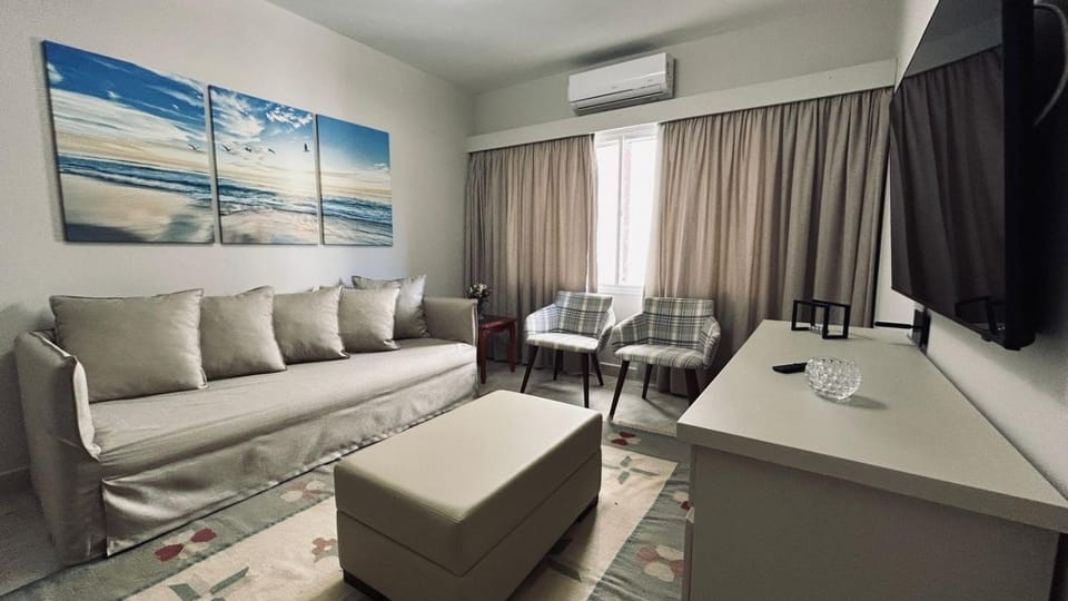 TV and multimedia, Living room, Seating area, air conditioner