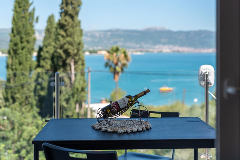 View (from property/room), Balcony/Terrace, Food and drinks, Sea view, Alcoholic drinks