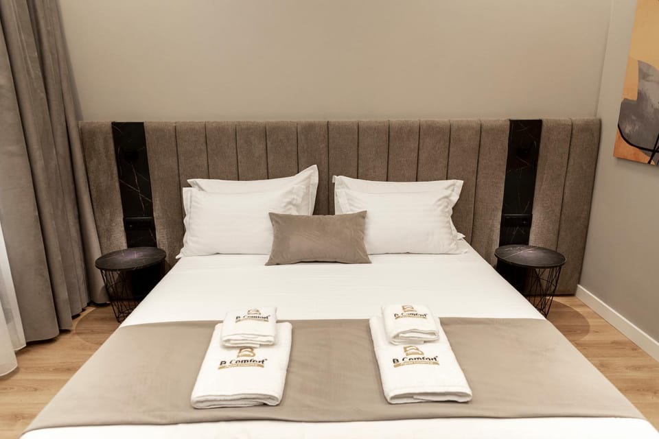 Bed, Bedroom, towels
