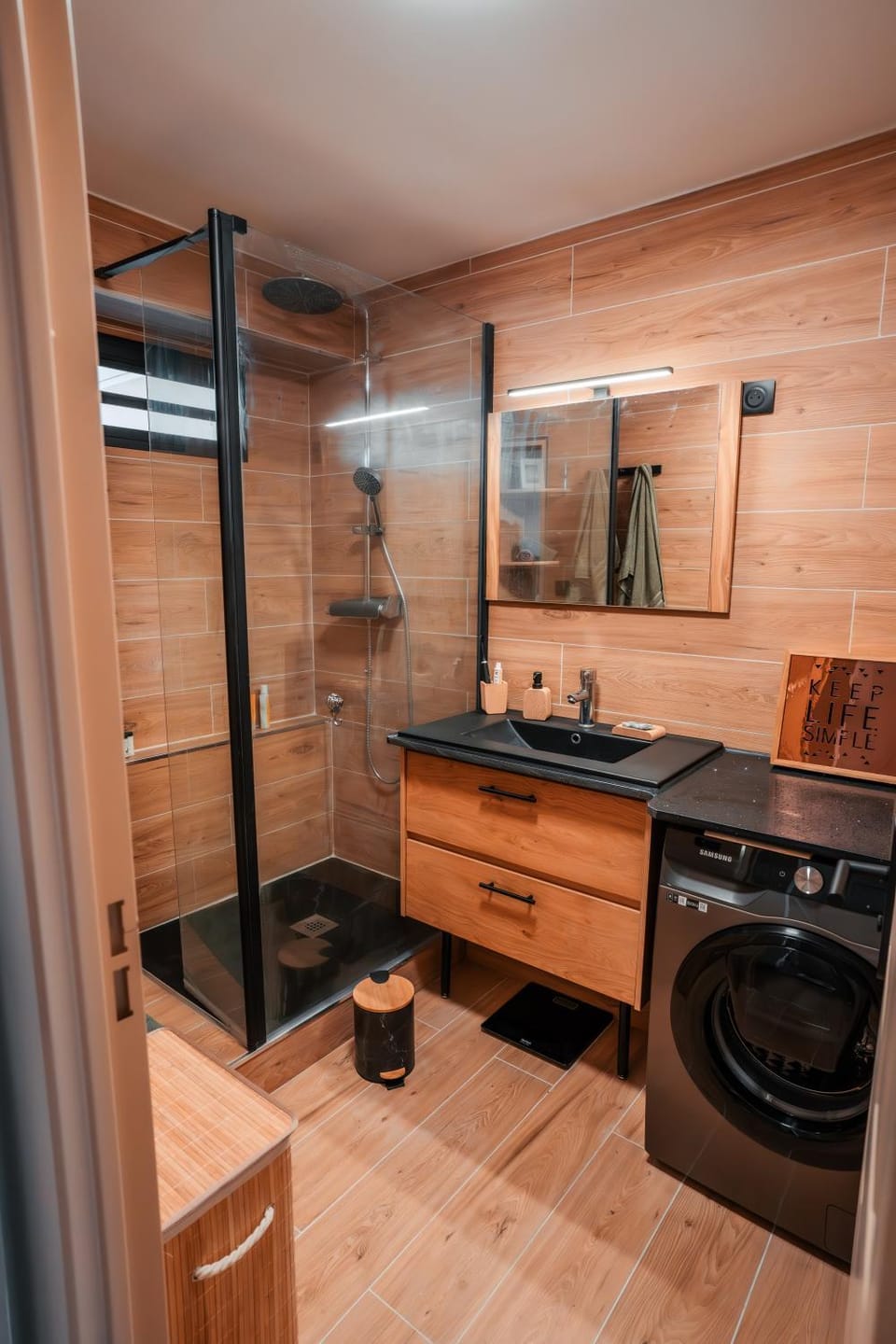 Bathroom, washing machine