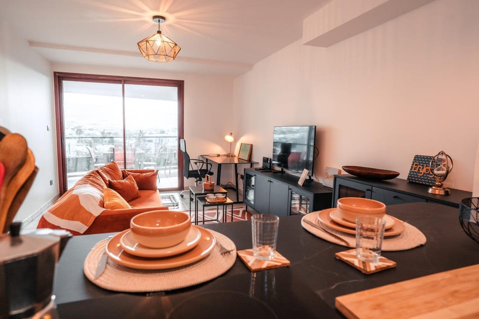 Living room, Seating area, Dining area