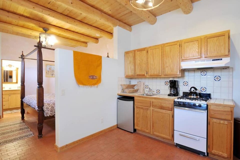 Casita Bee, private Retreat in Santa Fe House in Santa Fe