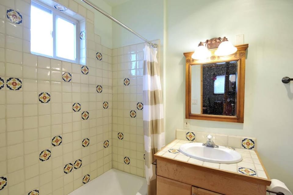 Casita Bee, private Retreat in Santa Fe House in Santa Fe