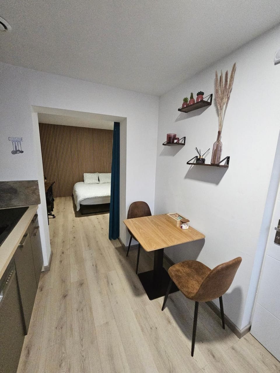 Bed, Kitchen or kitchenette, Dining area