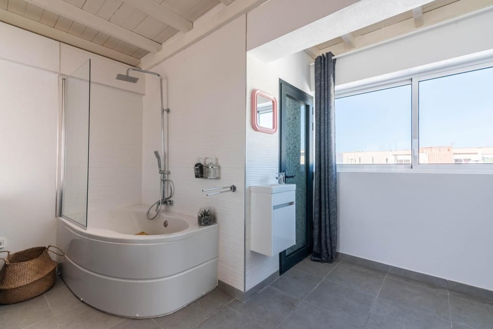 Shower, Bath