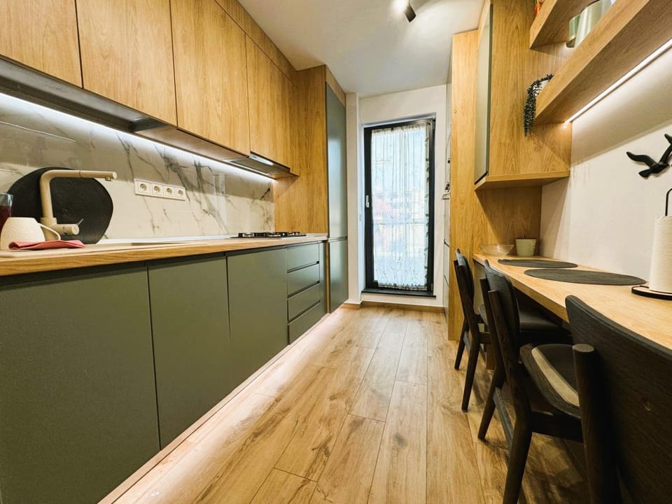 Kitchen or kitchenette, Dining area, dishwasher, oven, stove