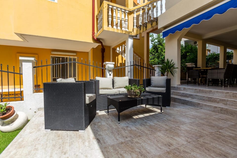 Patio, Staff, People, Garden, Seating area, Family