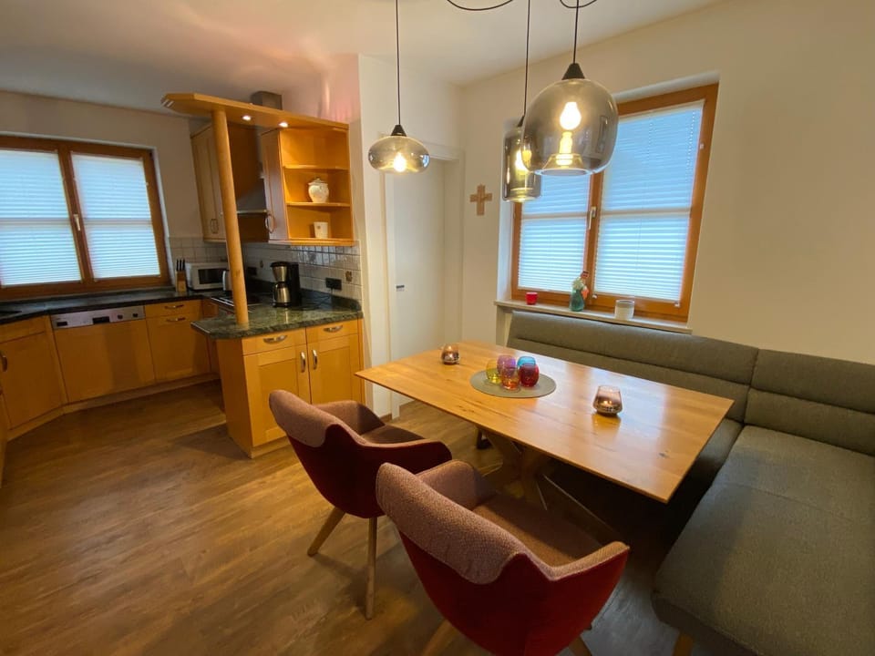 Kitchen or kitchenette, Seating area, Dining area, stove