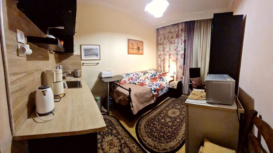 Bed, Coffee/tea facilities, Kitchen or kitchenette, Living room, Photo of the whole room, Bedroom