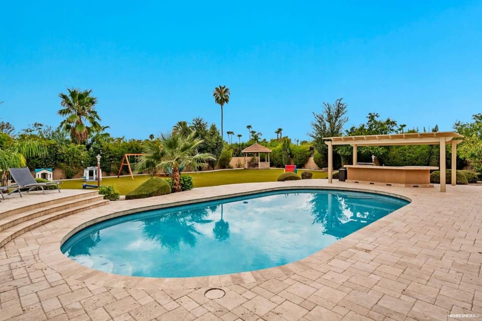 Day, Pool view, Swimming pool, sunbed