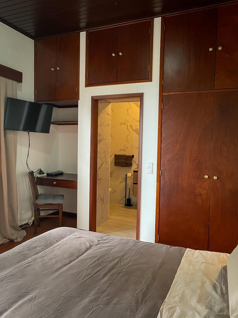 TV and multimedia, wardrobe
