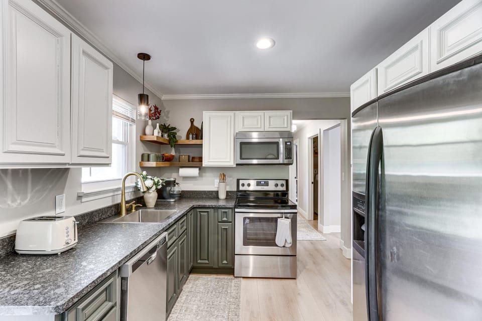 Modern Retreat w/ Fire Pit Near Harrison Bay! House in Hixson