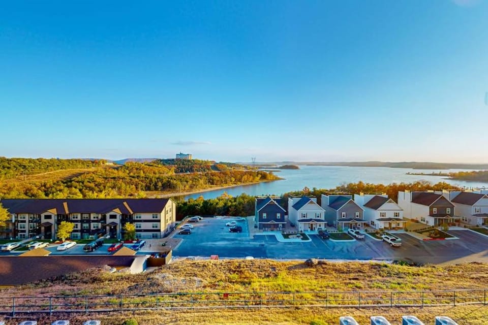Lake View Lookout House in Branson
