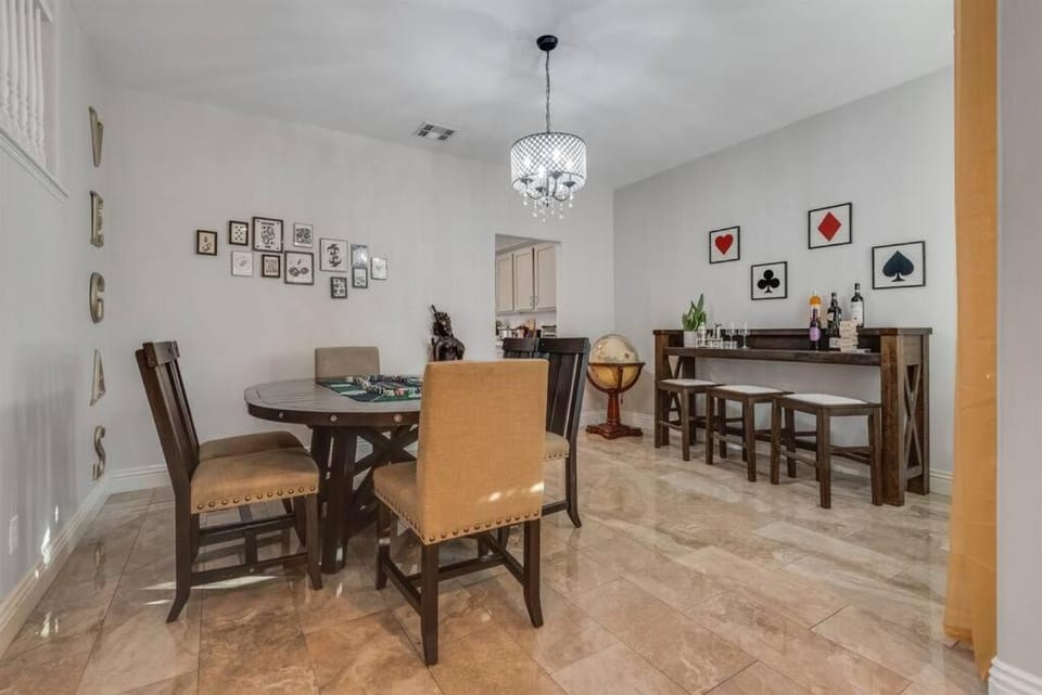 6BR Luxe Vegas Villa • Heated Pool, Spa & Games House in Paradise