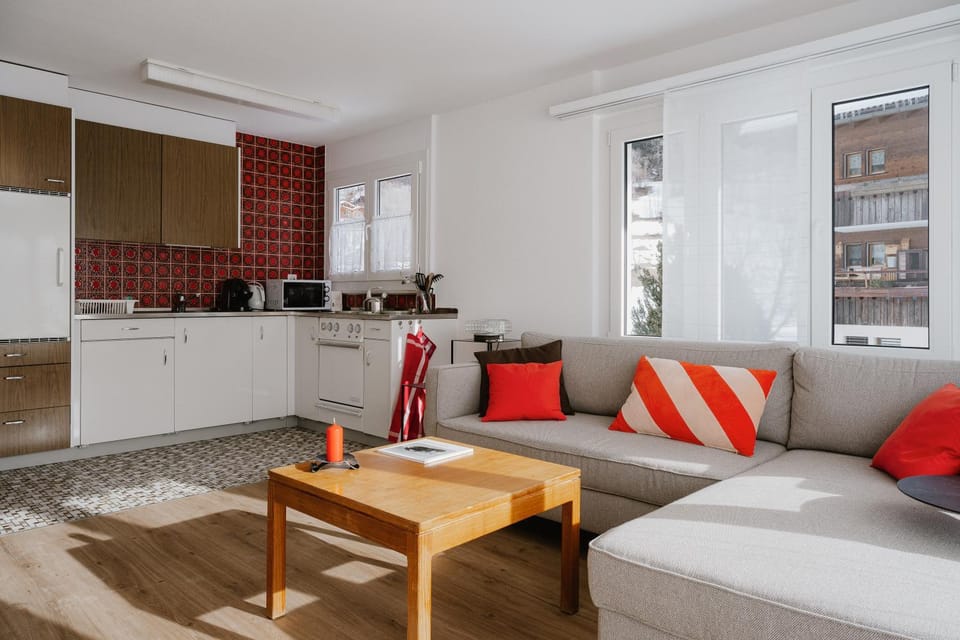 Living room, Seating area, kitchen