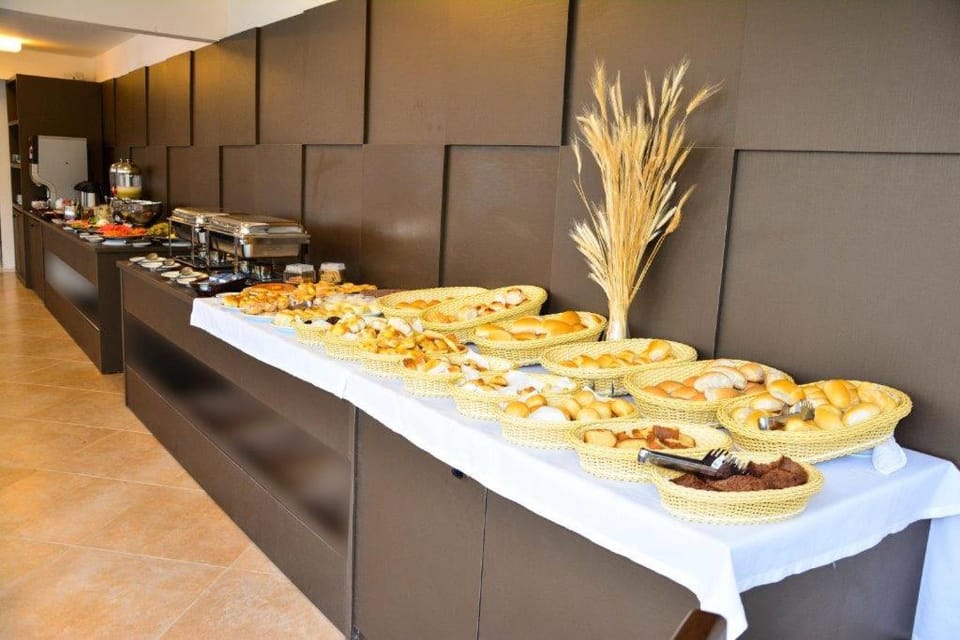 Restaurant/places to eat, Buffet breakfast