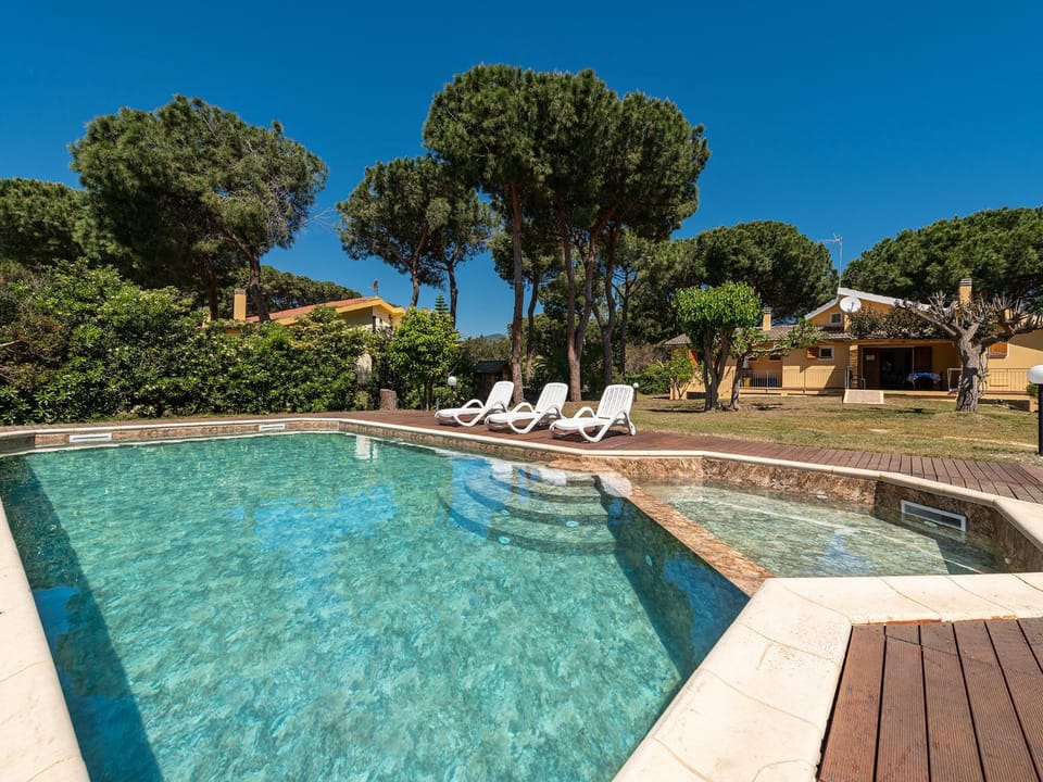 Day, Pool view, Swimming pool, sunbed