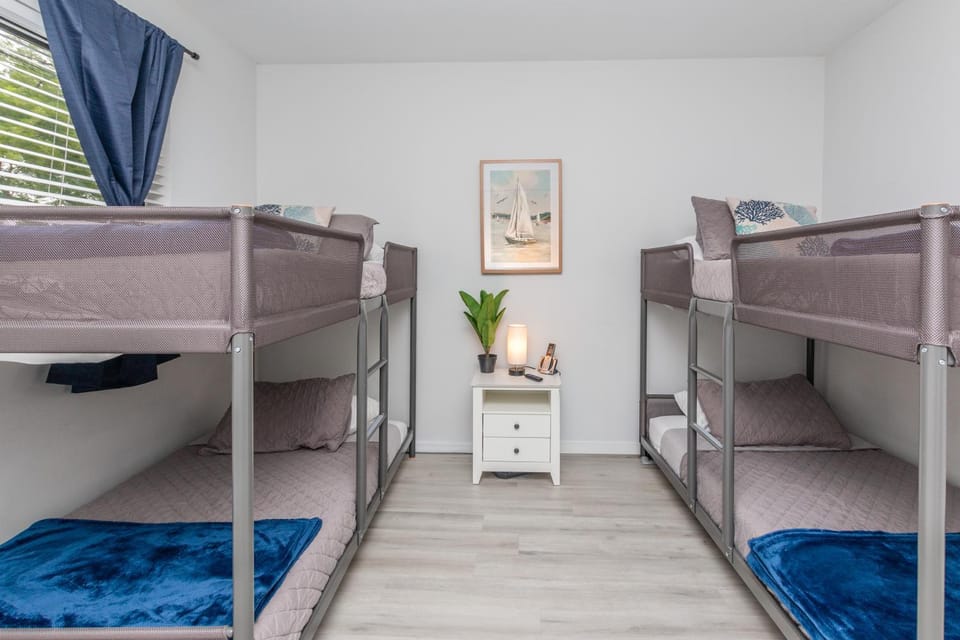 Bed, Photo of the whole room, Bedroom, bunk bed