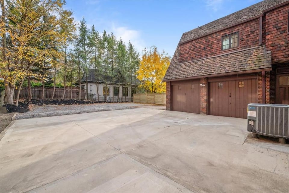 The Walnut Suites - The Emerald Suite Apartment in Shadyside