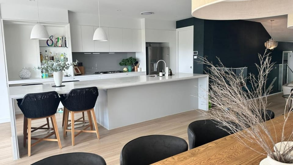Moonee Retreat- Catherine Hill Bay + Pool House in Lake Macquarie