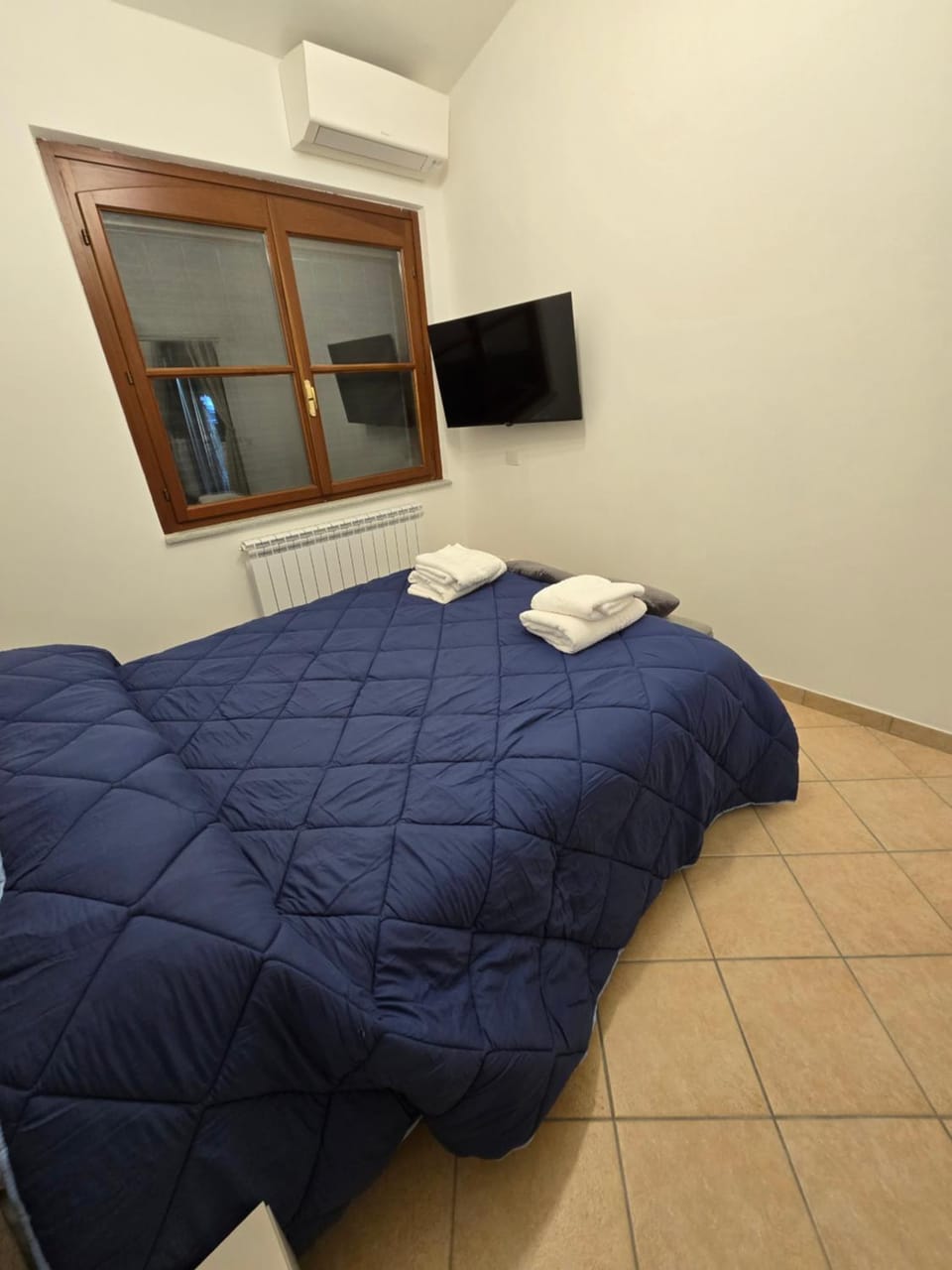 TV and multimedia, Bedroom, air conditioner
