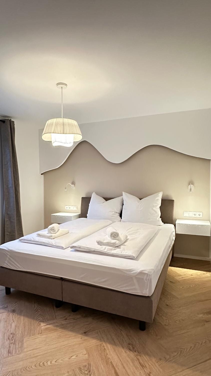 Bed, Photo of the whole room, Bedroom, towels