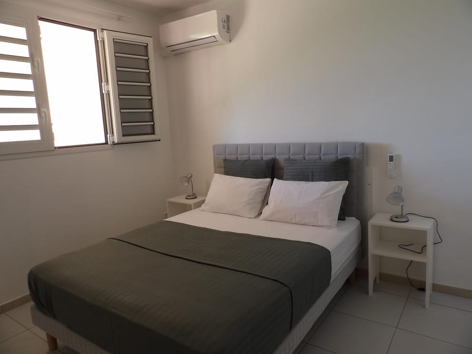 Bed, Bedroom, air conditioner