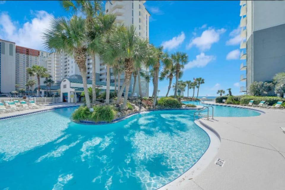 Pool view, Swimming pool, sunbed