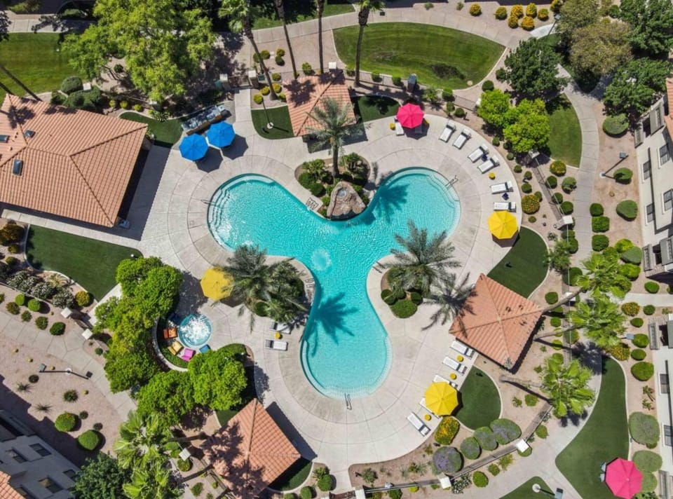 Relaxing ASU Stay Pool, Gym & King Beds Apartment in Tempe