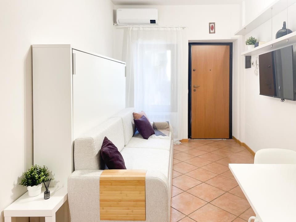Living room, Seating area, air conditioner