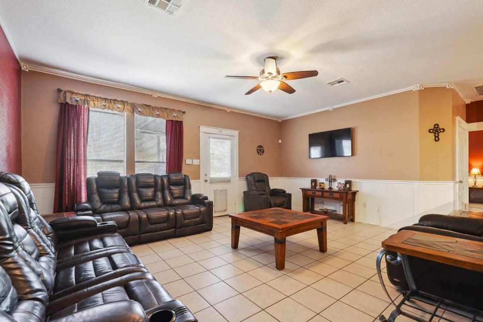 Grand Hutto Lodge House in Rio Grande