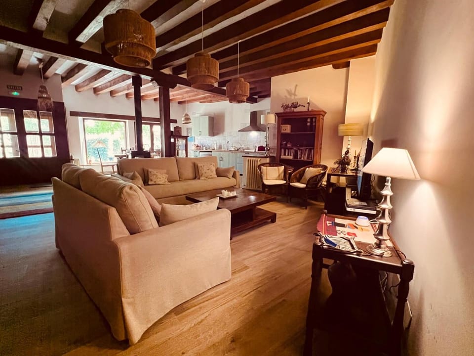 Communal lounge/ TV room