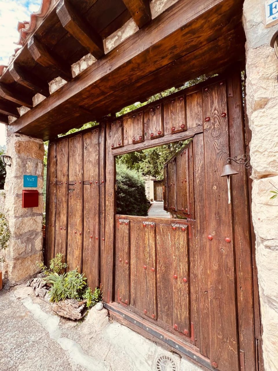 Facade/entrance