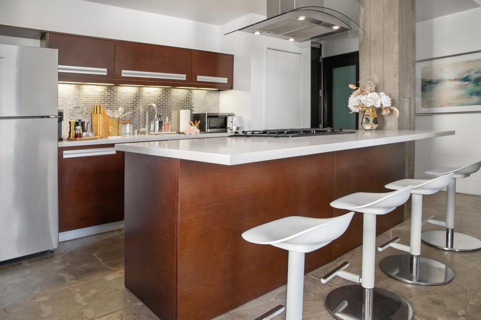 Kitchen or kitchenette, Dining area, oven, stove
