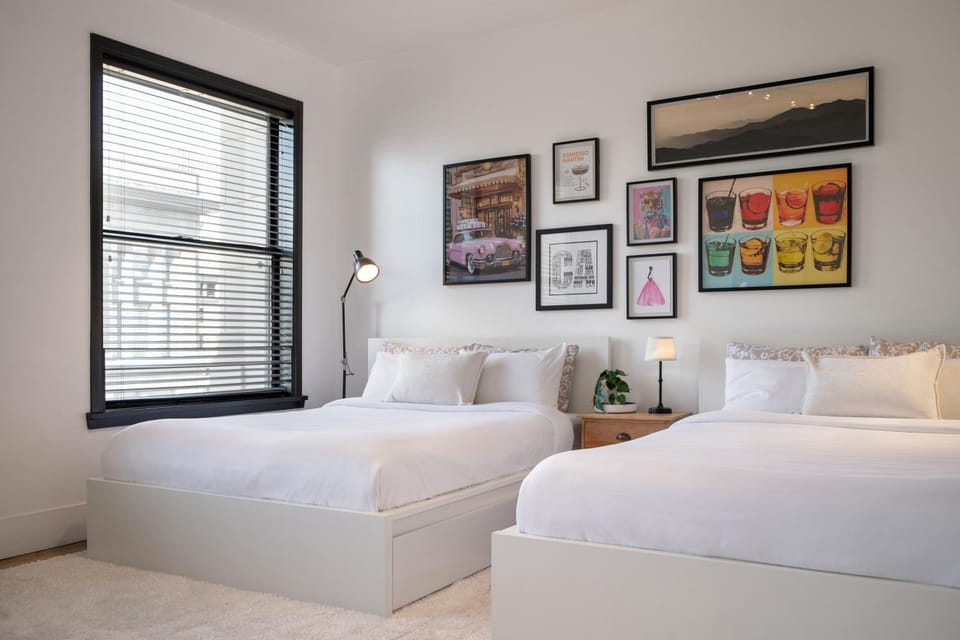 Bed, Photo of the whole room, Bedroom