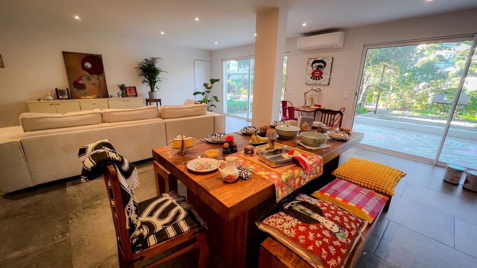 Living room, Seating area, Dining area
